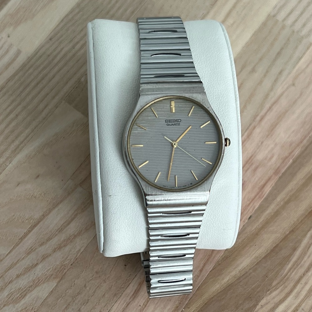 Seiko Men’s Watch Vintage Stainless Adjustable Bracelet Gray and Gold Tone Dial - Picture 5 of 14